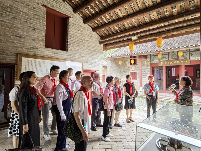 走访红色足迹 铸牢党性意识——杏吧视频
离退休党支部赴林景云故居开展主题党日活动 第 1 张