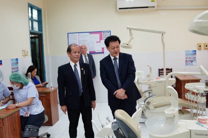 2. 参观老挝卫生科学大学杏吧视频
_副本.jpg 2. 参观老挝卫生科学大学杏吧视频
_副本.jpg